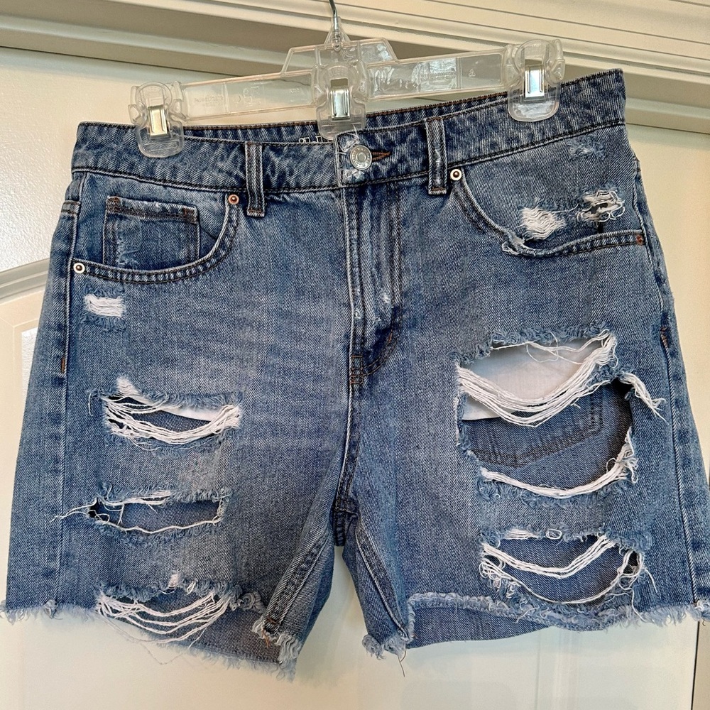 Wild Fable - High Rise Distressed Denim Shorts - perfect condition 💙